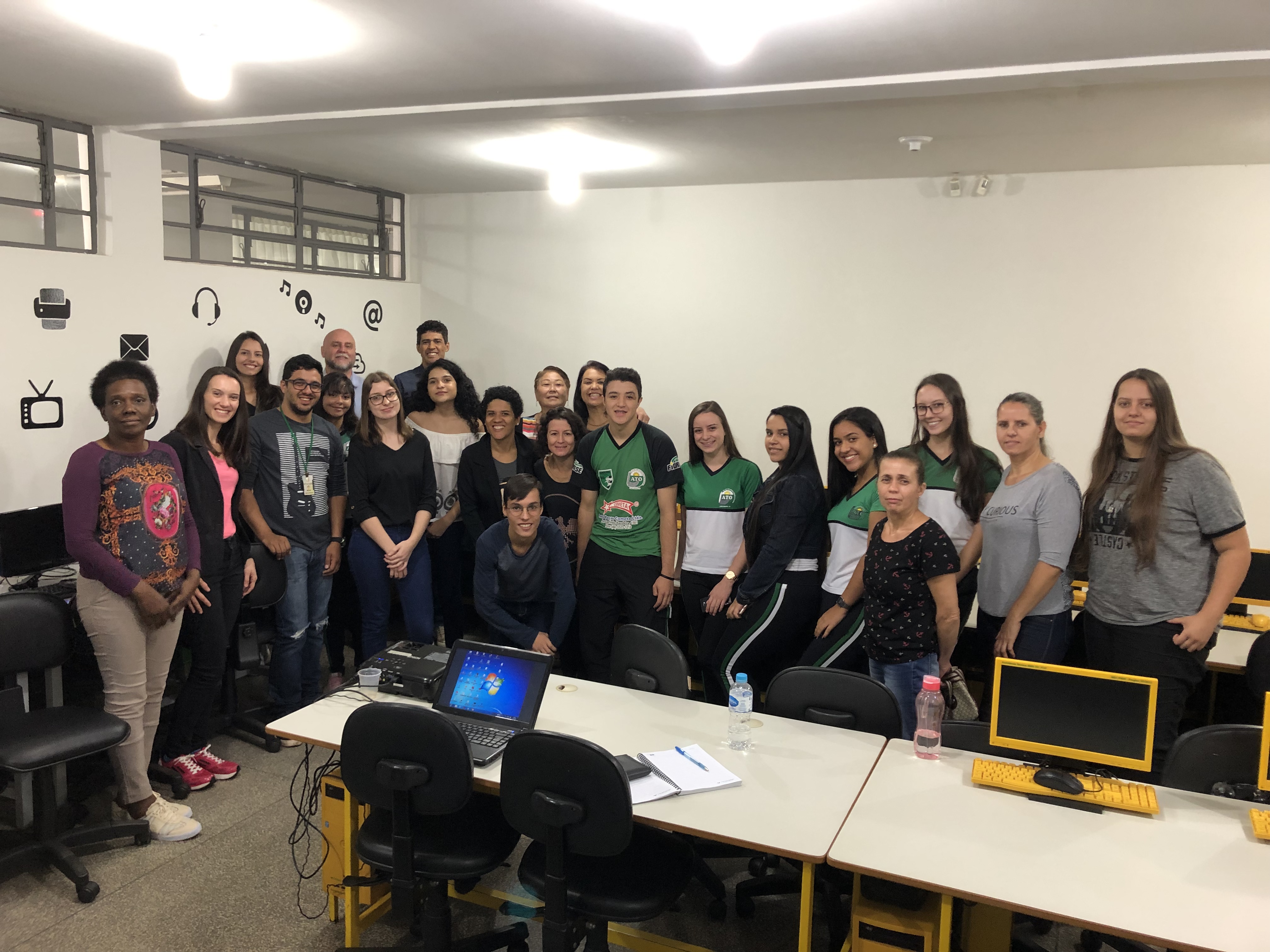 Iniciação científica: Estudantes/pesquisadores do Colégio ATO realizam apresentação de projetos de pesquisa