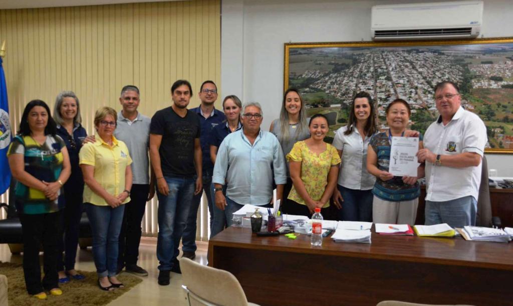 Assinado o termo de compromisso para realização dos JEEPs em Mamborê