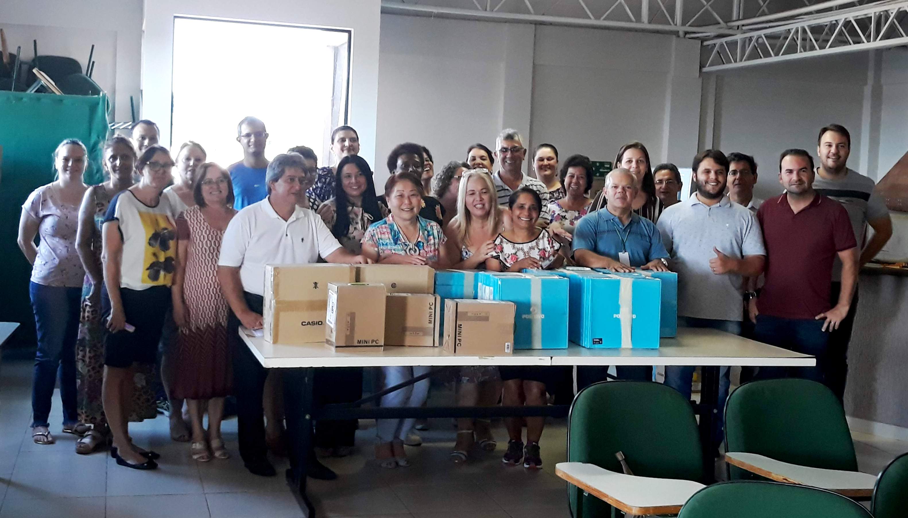 Escolas do NRE de Campo Mourão recebem Equipamentos Tecnológicos