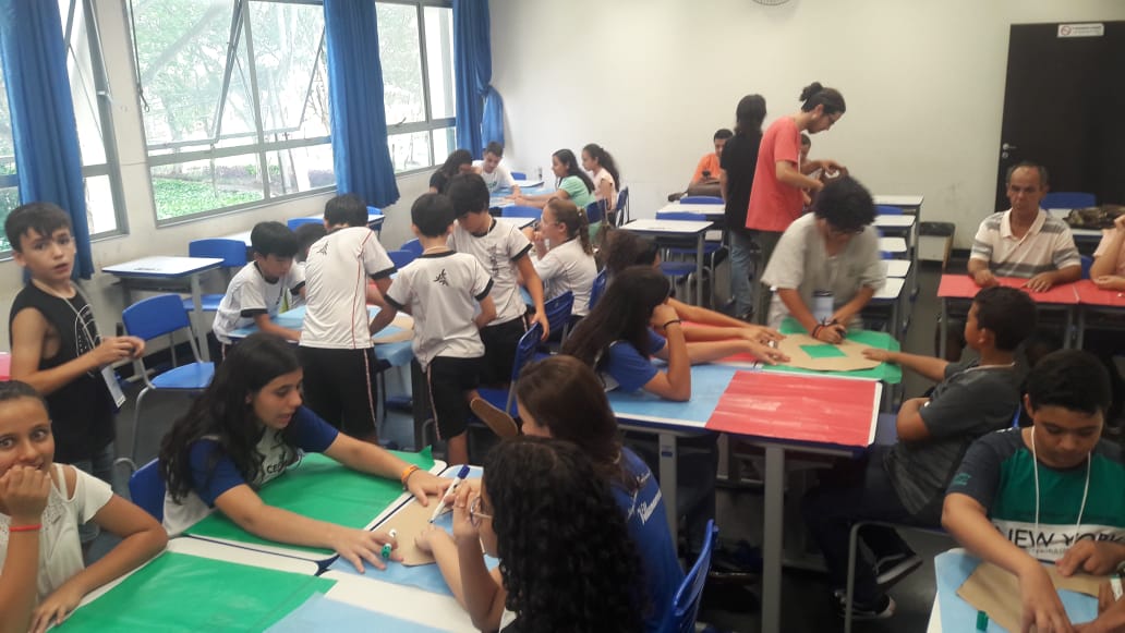Está disponível na página da OBMEP – Olimpíada Brasileira de Matemática das Escolas Públicas (http://www.obmep.org.br/ ) a listagem dos premiados na 15ª Edição.
O NRE de Campo Mourão teve 65 alunos premiados, sendo dois medalhistas de bronze e 63 menções honrosas.
Os diplomas de menção honrosa serão enviados para as escolas, junto com o material da 1ª fase da OBMEP 2020. Os demais prêmios serão entregues em cerimônias regionais organizadas pela OBMEP.