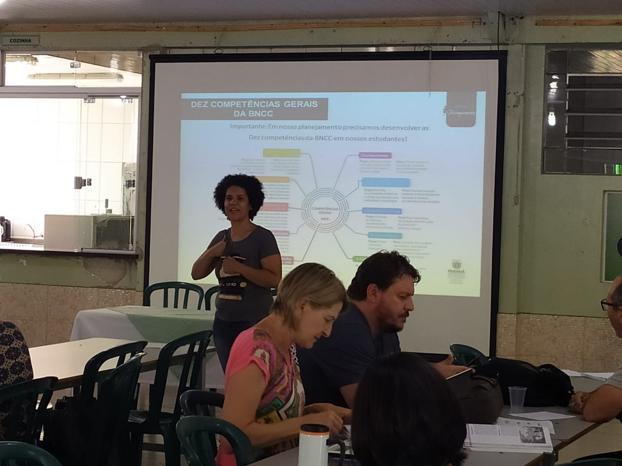 NRE Campo Mourão realiza formação com equipe pedagógica das escolas, a partir do desenvolvimento de atividades práticas com os documentos norteadores da organização curricular, bem como plano de nivelamento a ser promovido noa primeiros 15 dias das aulas em todas as disciplinas.