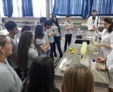 A Universidade Tecnológica Federal do Paraná (UTFPR), campus de Campo Mourão, está promovendo nesta semana o VII Encontro Regional de Química com o tema, "A Química e suas múltiplas interfaces", reunindo 85 estudantes da Educação Básica de escolas de Campo Mourão e Araruna.