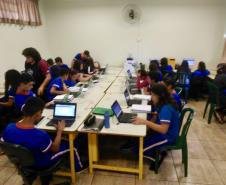 Colocando a teoria em prática, após realização da oficina: "A utilização da plataforma Quizlet como recurso adicional para elaboração e produção de avaliações", educadores da rede estadual de ensino do CE Adaucto da Silva Rocha, do município de Luiziana, utilizam o novo recurso pedagógico com seus alunos.