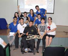 Foi realizada no dia 20 de setembro, nas dependências da UTFPR de Campo Mourão, a final do projeto “Desafio das Pontes de Palito de Picolé”, intitulado como “Pontelitos”, desenvolvido por cerca de 300 participantes de escolas estaduais e cujo objetivo foi aplicar conhecimentos da área de matemática para projetar e desenvolver um protótipo de uma ponte