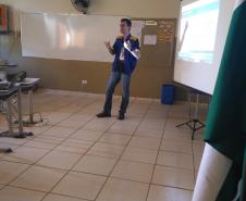 Em visita ao Colégio Estadual Gabriel Scipione no dia 24/10, o chefe do cartório eleitoral de engenheiro Beltrão Sr. Giovani Casagrande  palestrou sobre a urna eletrônica, destacando  seu funcionamento e segurança. 