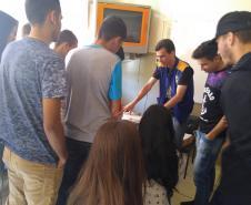 Em visita ao Colégio Estadual Gabriel Scipione no dia 24/10, o chefe do cartório eleitoral de engenheiro Beltrão Sr. Giovani Casagrande  palestrou sobre a urna eletrônica, destacando  seu funcionamento e segurança. 