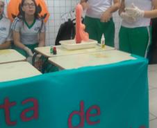 Química  no Pátio do Colégio  Estadual  Marechal Rondon, realizado  especialmente hoje 31/10, Halloween, em homenagem às Bruxas, essas mulheres empoderadas, insubordinadas, conhecedoras das ervas e dos mistérios da natureza. Tinham sabedoria da ancestralidade, curavam doenças, contavam histórias, tinham visões, sonhos e intuições. Eram apenas mulheres, mas a humanidade sempre teve medo  de mulheres que voam.