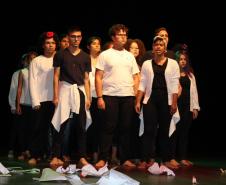 Com o tema  “Abordagens e aspectos sociais e pedagógicos sobre a presença indígena e negra no Paraná trabalhado pelas Equipes Multidisciplinares nas escolas”, a IV Mostra de Cultura e Arte do Núcleo Regional de Educação de Campo Mourão que aconteceu na manhã desta quinta feira (28) foi um sucesso! 