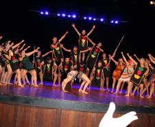 Com o tema  “Abordagens e aspectos sociais e pedagógicos sobre a presença indígena e negra no Paraná trabalhado pelas Equipes Multidisciplinares nas escolas”, a IV Mostra de Cultura e Arte do Núcleo Regional de Educação de Campo Mourão que aconteceu na manhã desta quinta feira (28) foi um sucesso! 