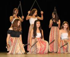 Com o tema  “Abordagens e aspectos sociais e pedagógicos sobre a presença indígena e negra no Paraná trabalhado pelas Equipes Multidisciplinares nas escolas”, a IV Mostra de Cultura e Arte do Núcleo Regional de Educação de Campo Mourão que aconteceu na manhã desta quinta feira (28) foi um sucesso! 