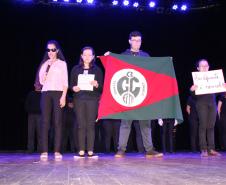 Com o tema  “Abordagens e aspectos sociais e pedagógicos sobre a presença indígena e negra no Paraná trabalhado pelas Equipes Multidisciplinares nas escolas”, a IV Mostra de Cultura e Arte do Núcleo Regional de Educação de Campo Mourão que aconteceu na manhã desta quinta feira (28) foi um sucesso! 