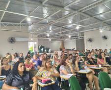 NRE Campo Mourão realiza formação com equipe pedagógica das escolas, a partir do desenvolvimento de atividades práticas com os documentos norteadores da organização curricular, bem como plano de nivelamento a ser promovido noa primeiros 15 dias das aulas em todas as disciplinas.