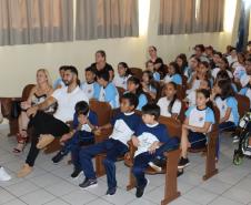 Aconteceu nessa quinta feira 20, nas dependências do Colégio Estadual Campo Mourão, uma palestra com o Engenheiro Ambiental Edson Henrique Garcia Massi, promovido pela 1ª Promotoria de Justiça de Campo Mourão na pessoa da Promotora de Justiça Drª Rosana Araújo de Sá Ribeiro, aos alunos do 6º ano dos colégios Estadual de Campo Mourão, Vinícius de Moraes e Novo Horizonte . 