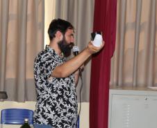 Aconteceu nessa quinta feira 20, nas dependências do Colégio Estadual Campo Mourão, uma palestra com o Engenheiro Ambiental Edson Henrique Garcia Massi, promovido pela 1ª Promotoria de Justiça de Campo Mourão na pessoa da Promotora de Justiça Drª Rosana Araújo de Sá Ribeiro, aos alunos do 6º ano dos colégios Estadual de Campo Mourão, Vinícius de Moraes e Novo Horizonte . 