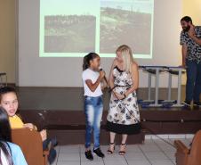Aconteceu nessa quinta feira 20, nas dependências do Colégio Estadual Campo Mourão, uma palestra com o Engenheiro Ambiental Edson Henrique Garcia Massi, promovido pela 1ª Promotoria de Justiça de Campo Mourão na pessoa da Promotora de Justiça Drª Rosana Araújo de Sá Ribeiro, aos alunos do 6º ano dos colégios Estadual de Campo Mourão, Vinícius de Moraes e Novo Horizonte . 