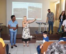 Aconteceu nessa quinta feira 20, nas dependências do Colégio Estadual Campo Mourão, uma palestra com o Engenheiro Ambiental Edson Henrique Garcia Massi, promovido pela 1ª Promotoria de Justiça de Campo Mourão na pessoa da Promotora de Justiça Drª Rosana Araújo de Sá Ribeiro, aos alunos do 6º ano dos colégios Estadual de Campo Mourão, Vinícius de Moraes e Novo Horizonte . 
