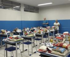 O governador Carlos Massa Ratinho Junior determinou que alimentos adquiridos pelo Estado para compor a merenda escolar sejam distribuídos para famílias de estudantes beneficiários do Bolsa Família. São cerca de 230 mil alunos inscritos no programa no Paraná. Também há a determinação de que o Programa Leite das Crianças, que atinge 110 mil crianças entre 6 meses e 3 anos de idade e envolve 5 mil produtores rurais, seja mantido.