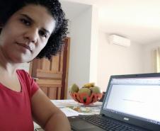 Quase todos os servidores do Governo do Paraná estão trabalhando nesta modalidade, mas em um mutirão nunca antes visto: 24 horas por dia, sete dias por semana, se revezando na prevenção e no combate ao Coronavírus. 
Visite coronavirus.pr.gov.br para dicas e informações sobre prevenção.
