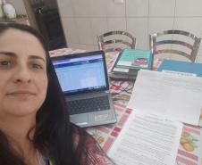 Quase todos os servidores do Governo do Paraná estão trabalhando nesta modalidade, mas em um mutirão nunca antes visto: 24 horas por dia, sete dias por semana, se revezando na prevenção e no combate ao Coronavírus. 
Visite coronavirus.pr.gov.br para dicas e informações sobre prevenção.
