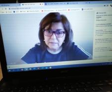 A chefe do NRE, professora Ivete Sakuno e sua equipe vem realizando reuniões via aplicativo para orientações e amplo diálogo sobre o processo das aulas não presenciais que iniciaram em 06 de abril. 