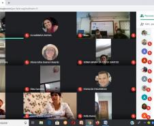 O NRE de Campo Mourão vem realizando momentos de formação, reuniões de trabalho e orientadoras, mantendo diálogo contínuo com os estabelecimentos de ensino para a realização das ações no aspecto pedagógico e administrativo para funcionamento da rotina escolar. 