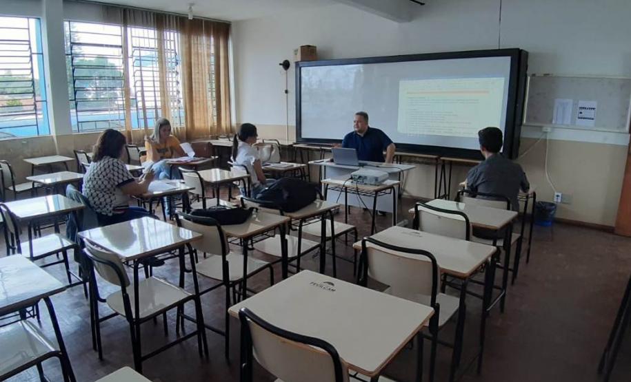 NRE participa do “I Seminário Regional Unespar/Escola”