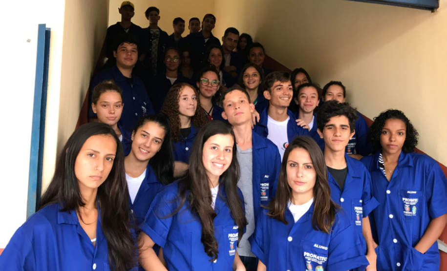 Alunos do Curso Pronatec/Mediotec em Administração têm aula inaugural e recebem kits escolares