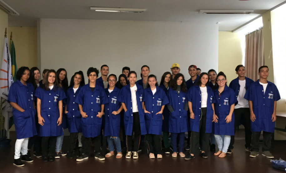 Alunos do Curso Pronatec/Mediotec em Administração têm aula inaugural e recebem kits escolares
