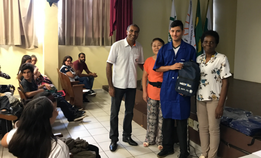 Alunos do Curso Pronatec/Mediotec em Administração têm aula inaugural e recebem kits escolares