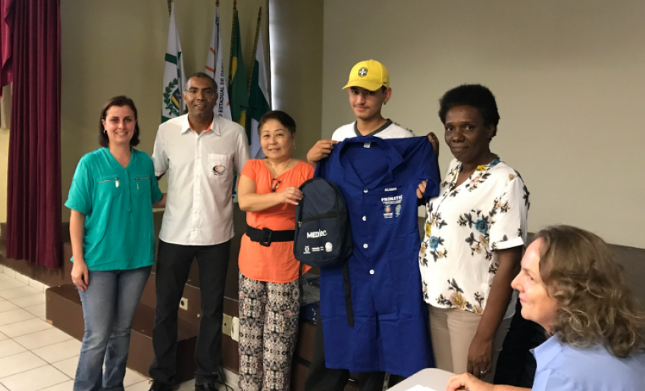 Alunos do Curso Pronatec/Mediotec em Administração têm aula inaugural e recebem kits escolares
