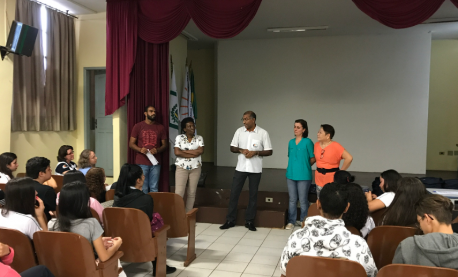 Alunos do Curso Pronatec/Mediotec em Administração têm aula inaugural e recebem kits escolares