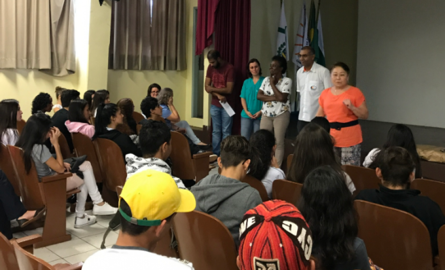 Alunos do Curso Pronatec/Mediotec em Administração têm aula inaugural e recebem kits escolares