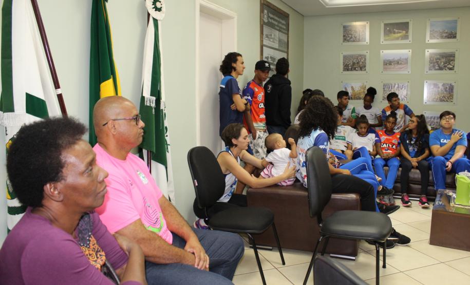 Esporte e Educação - Chefe do NRE e alunas da rede pública estadual participam de audiência com o presidente da CBAt e diversas outras autoridades