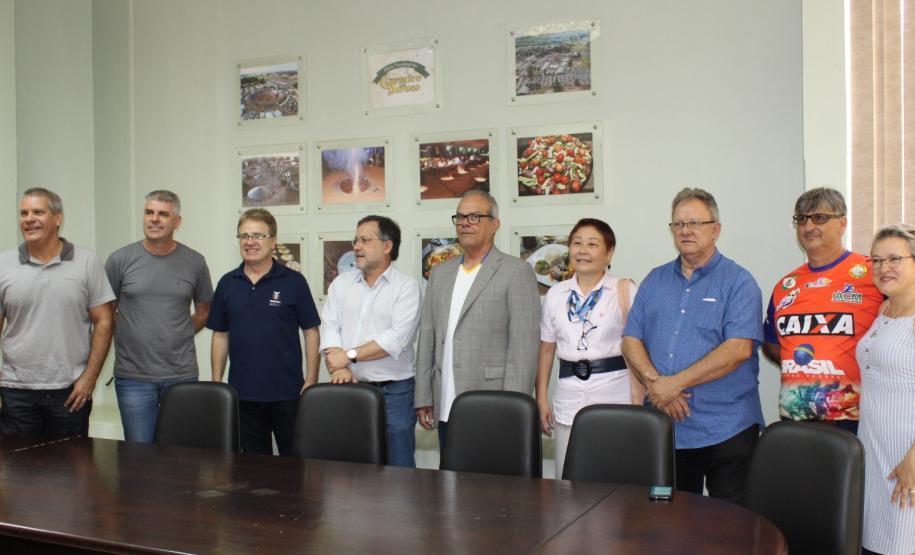 Esporte e Educação - Chefe do NRE e alunas da rede pública estadual participam de audiência com o presidente da CBAt e diversas outras autoridades
