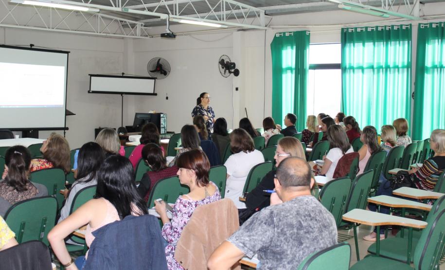 Departamento de Educação Especial realiza trabalho de formação com professores(as) e pedagogos(as)