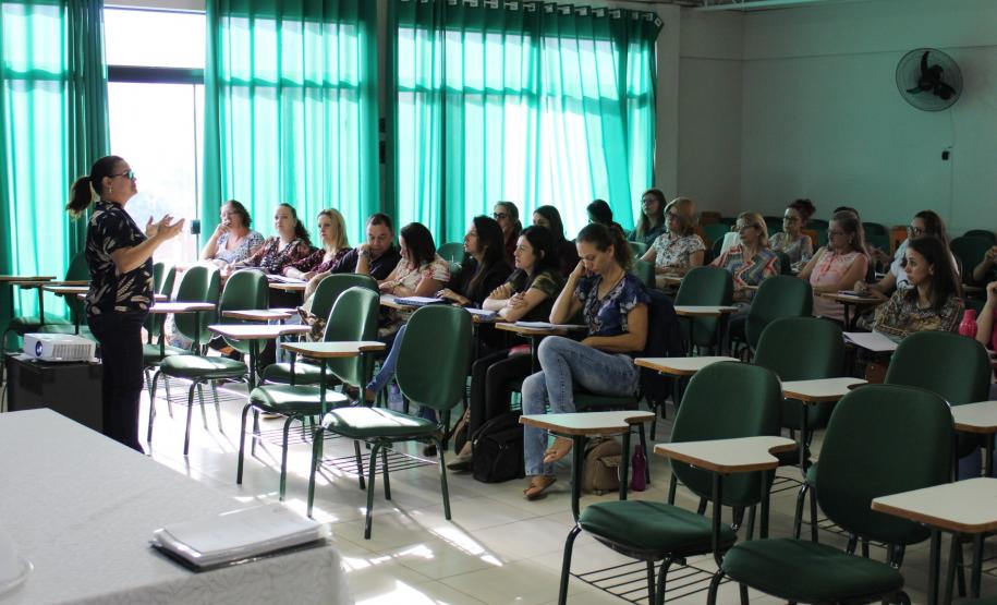 Departamento de Educação Especial realiza trabalho de formação com professores(as) e pedagogos(as)