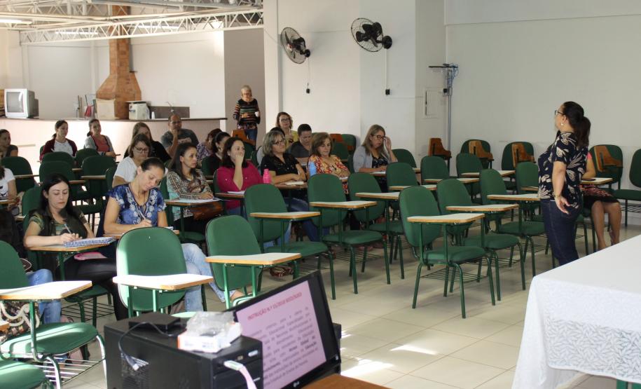 Departamento de Educação Especial realiza trabalho de formação com professores(as) e pedagogos(as)