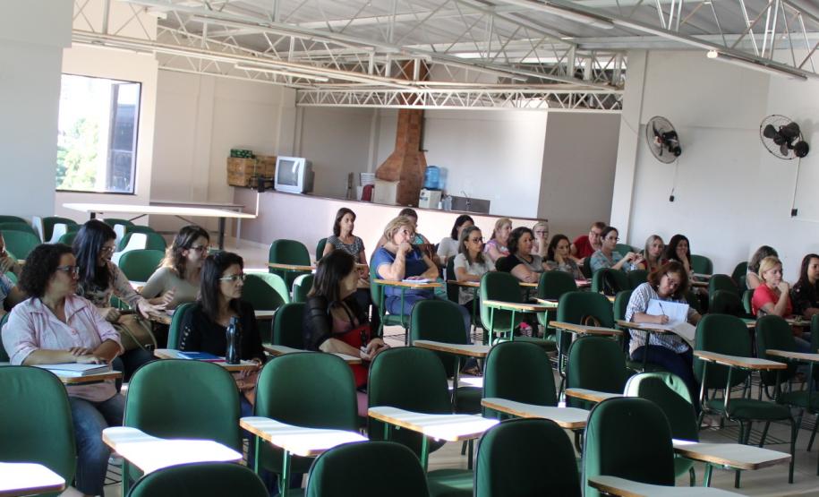 Departamento de Educação Especial realiza trabalho de formação com professores(as) e pedagogos(as)