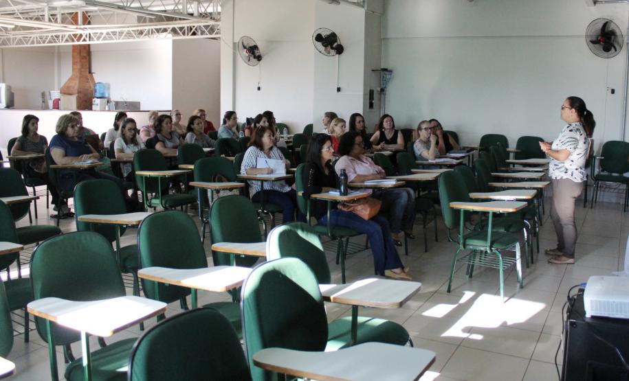 Departamento de Educação Especial realiza trabalho de formação com professores(as) e pedagogos(as)