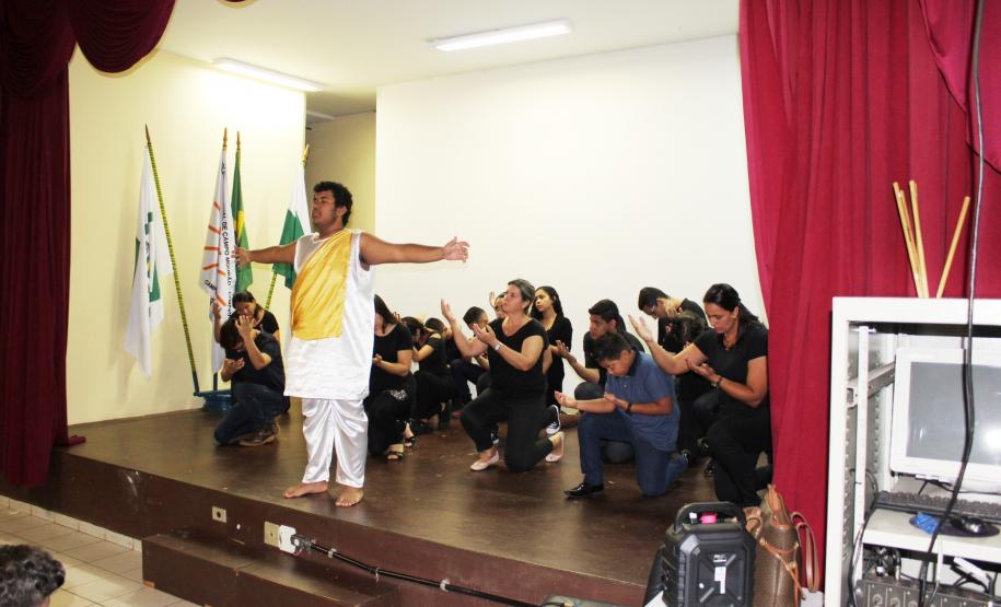 CELEM DE LIBRAS DO CE DE CAMPO MOURÃO COMEMORA O DIA NACIONAL DA LIBRAS