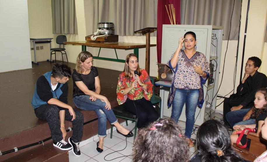 CELEM DE LIBRAS DO CE DE CAMPO MOURÃO COMEMORA O DIA NACIONAL DA LIBRAS