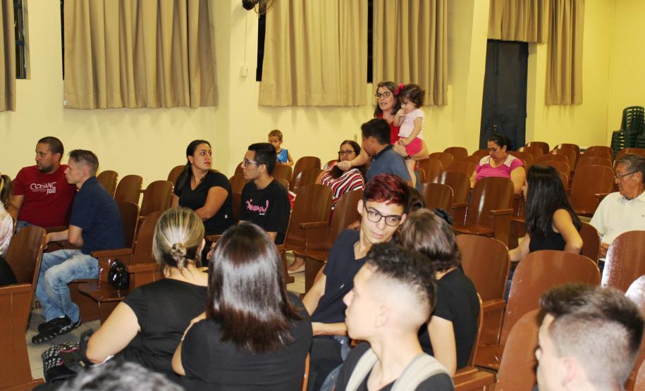 CELEM DE LIBRAS DO CE DE CAMPO MOURÃO COMEMORA O DIA NACIONAL DA LIBRAS