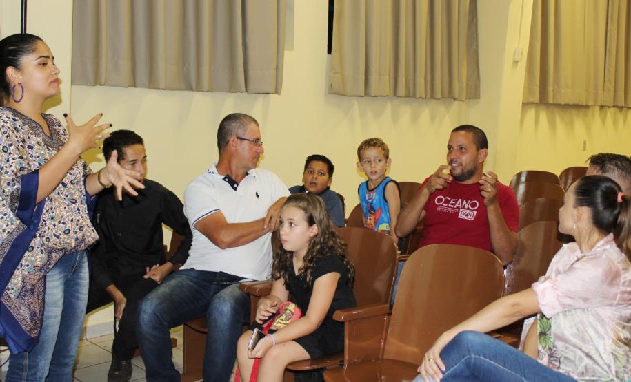 CELEM DE LIBRAS DO CE DE CAMPO MOURÃO COMEMORA O DIA NACIONAL DA LIBRAS