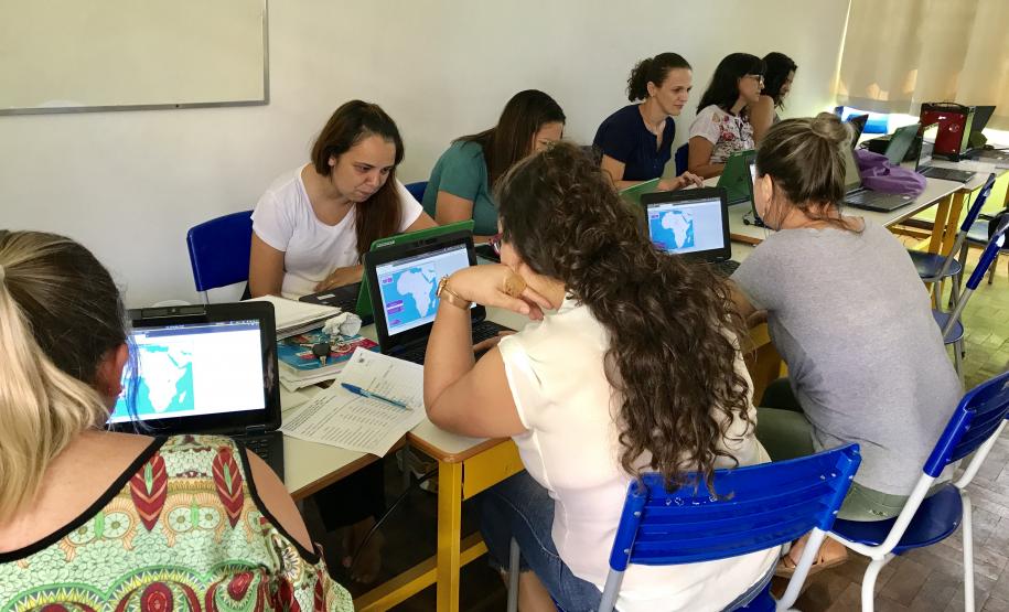 Primeira fase do projeto: “A utilização de APPs (aplicativos) gratuitos como recurso de apoio na relação ensino/aprendizagem” é iniciada com Educadores de Iretama