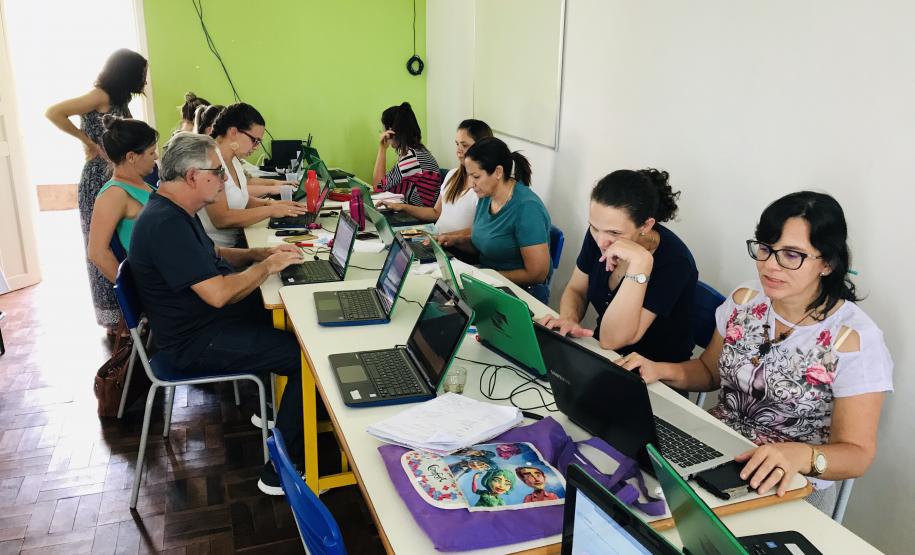 Primeira fase do projeto: “A utilização de APPs (aplicativos) gratuitos como recurso de apoio na relação ensino/aprendizagem” é iniciada com Educadores de Iretama