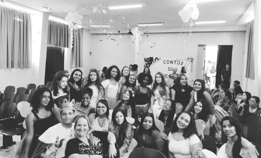 “Contos que encantam” – Curso de Formação de Docentes do Colégio Estadual, realiza belíssimo evento cultural