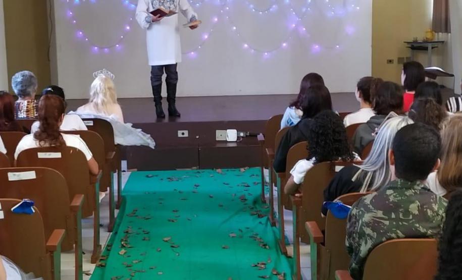“Contos que encantam” – Curso de Formação de Docentes do Colégio Estadual, realiza belíssimo evento cultural