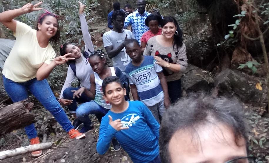 Atividade extraclasse PFOL No dia 08 de agosto a turma de PFOL (Português para Falantes de Outras Línguas), do Colégio Estadual Dr. Osvaldo Cruz realizaram uma atividade extraclasse denominada Piquenique no Parque Municipal Joaquim Teodoro de Oliveira, o bosque.