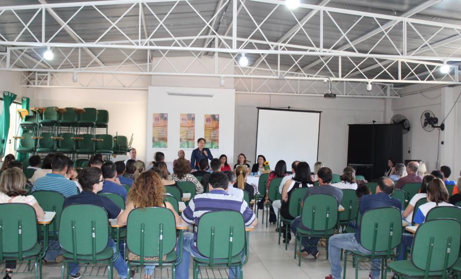 Foi realizado na tarde dessa segunda-feira dia 26 de Agosto, no Núcleo Regional de Educação de Campo Mourão, o cerimonial de entrega das medalhas de bronze aos estudantes premiados na Olimpíada Brasileira de Matemática (OBMEP).