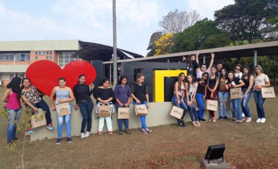 A Universidade Tecnológica Federal do Paraná (UTFPR), campus de Campo Mourão, está promovendo nesta semana o VII Encontro Regional de Química com o tema, "A Química e suas múltiplas interfaces", reunindo 85 estudantes da Educação Básica de escolas de Campo Mourão e Araruna.
